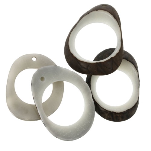 Pendentifs ovales irréguliers évidés en Tagua 24x22 mm - Ivoire x4