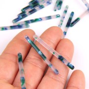 Pendentif barre 40x2.5 mm - Ecaille de tortue - Bleu foncé - Vert x1