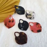 Pendentif forme orientale ajourée 41.5x32 mm - Marbré Marron - Blanc x1