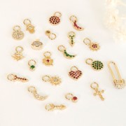 Breloque lune avec oxydes de Zirconium 11x5 mm - Crystal - Plaqué Or 3 microns x1