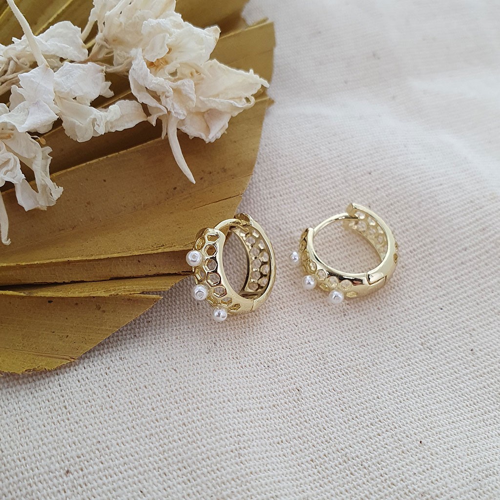 Boucles D'oreilles Dormeuses Dorées - Motif Abeille Avec Perle Lapis Bleu, Création Unique