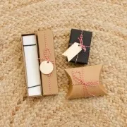 Emballage berlingot en carton motif pois pour bijoux 16.5x10x3cm - Blanc - Doré x1