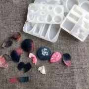 Moule silicone pour réaliser des cabochons plats et en relief en résine 17x8 cm x1