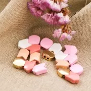 Perle colorée 2 trous en zamac forme flèche 11.5x8 mm - Nude x1