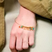 Breloque lettre alphabet 10 mm - police italique - V - Plaqué Or 3 microns x1