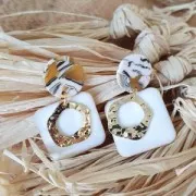 Clous d'oreilles en acétate de cellulose 15 mm Ecaille de tortue Violet - Blanc x2