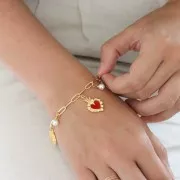 Pendentif coeur Ex-voto 27x15 mm avec résine époxy - Doré à l'or fin - Rouge x1