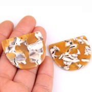 Pendentif demi-lune en acétate 29x34 mm - Ecaille de tortue Ocre - Blanc x1