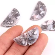 Pendentif demi-lune en acétate 15x30.5 mm - Ecaille de tortue - Gris - Marron x1