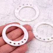 Pendentif - chandelier évidé 36 mm en acétate - Ecaille de tortue - Blanc nacré x1