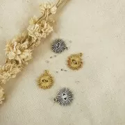 Breloque soleil 17x15 mm - motif oeil pour cabochon 1.8 mm - Doré à l'or fin x1