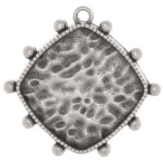 Pendentif losange travaillé de petites boules 25x26 mm - Placage argent fin vielli|raw }}