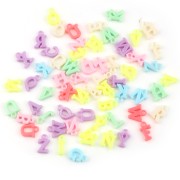 Assortiment de breloques lettres alphabet 11 mm en plastique - Pastel x100|raw }}