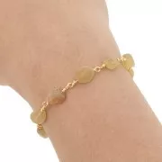 Chaîne fantaisie 7mm avec pierres gemmes irrégulières - Doré - Apatite jaune x50cm