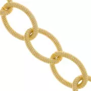 Chaîne en aluminium maille Forçat striée 17.9 mm - maillons ouverts - Doré x50cm