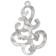 Pendentif filigrané design martelé 36x24 mm - Rhodié x1|raw }}