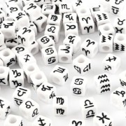 Assortiment de 50 perles cubes signes du zodiaque 7 mm - Blanc - Noir|raw }}