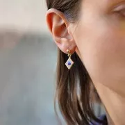 Breloque rectangle avec oxydes de Zirconium motif coeur en résine époxy 13x9 mm - Doré - Blanc