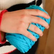 Bague fine réglable - résine époxy et Oxydes de Zirconium -Doré -Bleu - Crystal x1