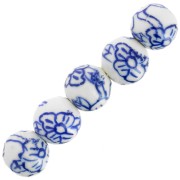 Perles en céramique rondes 10 mm - motif floral - Blanc - Bleu x4