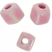 Perles cubes en céramique 5 mm - Rose clair irisé x5