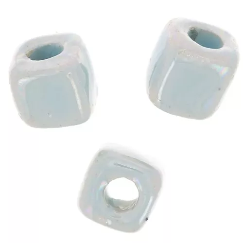 Perles cubes en céramique 5 mm - Bleu clair irisé x5