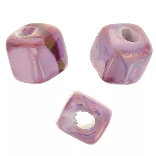Perles cubes en céramique 5 mm - Fuchsia marbré irisé x5