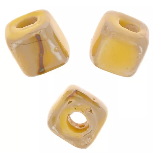 Perles cubes en céramique 5 mm - Moutarde marbré irisé x5