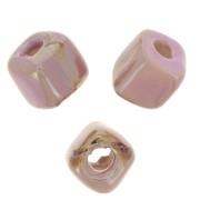 Perles cubes en céramique 5 mm - Rose clair marbré irisé x5