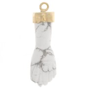 Pendentif poing fermé 38x12 mm en pierre gemme - Doré à l'or fin - Howlite