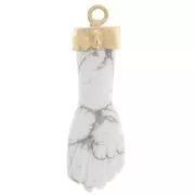 Pendentif poing fermé 38x12 mm en pierre gemme - Doré à l'or fin - Howlite
