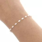 Chaîne maille Fantaisie avec imitations perles d'eau douce 3 mm - Doré - Blanc x1m
