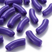 Perles tube incurvé en acrylique opaque 35x11 mm - Violet foncé x6|raw }}