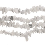 Perles chips 5 - 8 mm en pierre gemme  - Howlite x80cm
