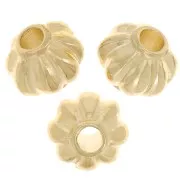 Perles rondes effet fleur 8 mm - Doré à l'or fin x4