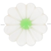 Perle fleur marguerite 12 mm en nacre - Blanc - Vert x1|raw }}