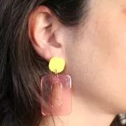 Clous d'oreilles carrés arrondis en acrylique opaque 15 mm - Jaune fluo x2