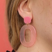 Pendentif ovale évidé en acrylique transparent 47x34 mm - Rose x1