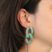 Clous d'oreilles maillon ovale torsadé 29.5x20 mm - Marbré Vert x2