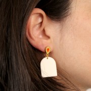 Pendentif forme arche en acétate mat 25x20 mm - Rose bonbon x1