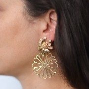 Pendentif fleur évidée 40 mm - Doré à l'or fin x1