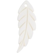 Pendentif feuille 29x10 mm en coquillage - Naturel x1