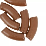 Perles tube incurvé en acrylique opaque 35x11 mm - Marron x6|raw }}