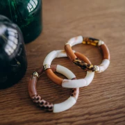 Perles tube incurvé 35x11 mm en acrylique opaque - Marron x6