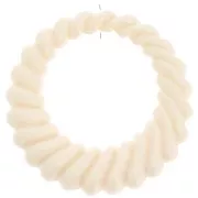 Pendentif rond évidé torsadé 29 mm en résine opaque - Ecru x1