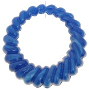 Pendentif rond évidé torsadé 29 mm en résine opaque - Bleu royal marbré x1|raw }}