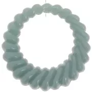 Pendentif rond évidé torsadé 29 mm en résine opaque - Celadon x1