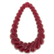 Pendentif goutte évidé torsadé 36x24.5 mm en résine opaque - Bordeaux x1
