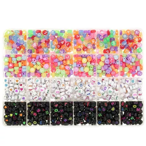 Coffret de 1345 perles lettres alphabet et perles coeurs 7 mm - Multicolore