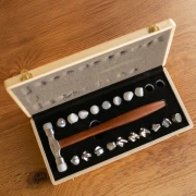 Marteau avec 20 embouts pour texturer le métal x1